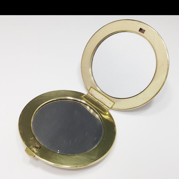 Vintage Two Mirror Compact, Victorian Romantic Scene, 1950s Accessory - Picture 4 of 10